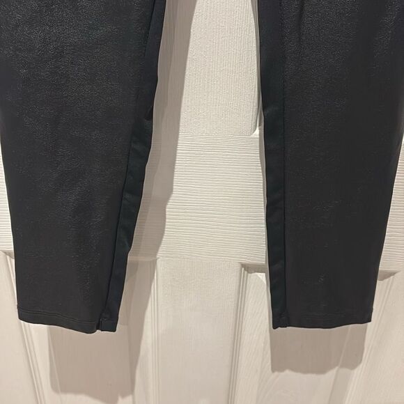 Victoria Sport faux leather leggings SZ medium. Super flattering and comfy! - Picture 3 of 7